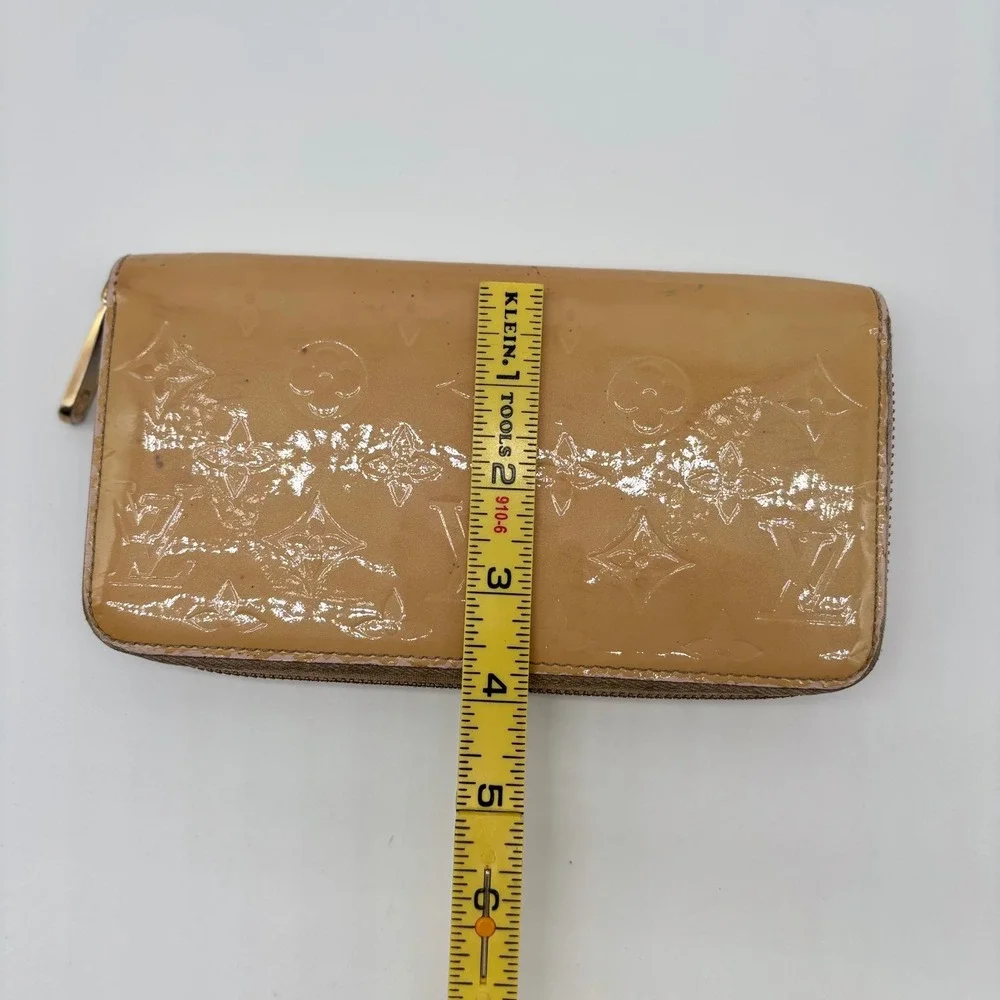 Louis Vuitton Zippy Wallet Monogram Vernis Beige Patent Leather M90419